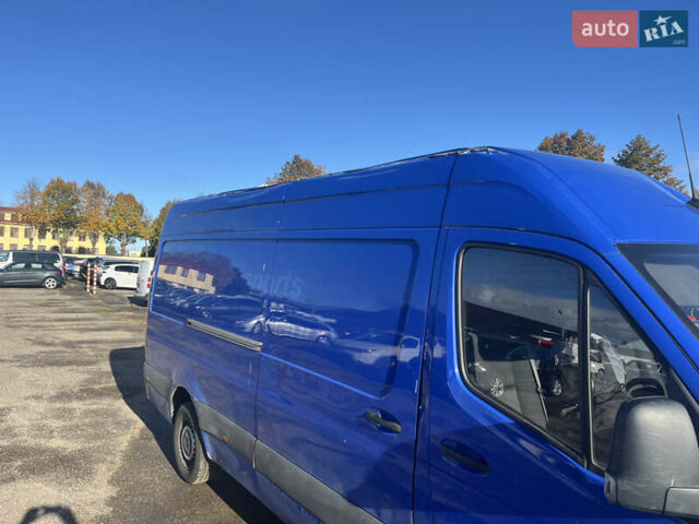 Синий Мерседес Sprinter, объемом двигателя 0 л и пробегом 228 тыс. км за 18300 $, фото 8 на Automoto.ua