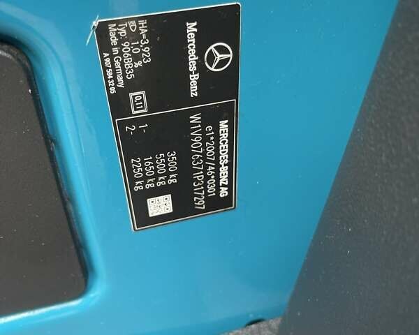 Синий Мерседес Sprinter, объемом двигателя 0 л и пробегом 270 тыс. км за 29900 $, фото 111 на Automoto.ua
