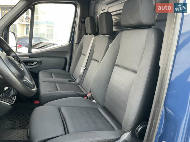 Синий Мерседес Sprinter, объемом двигателя 2.2 л и пробегом 318 тыс. км за 25500 $, фото 58 на Automoto.ua