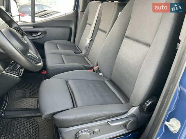 Синий Мерседес Sprinter, объемом двигателя 2.2 л и пробегом 318 тыс. км за 25500 $, фото 57 на Automoto.ua