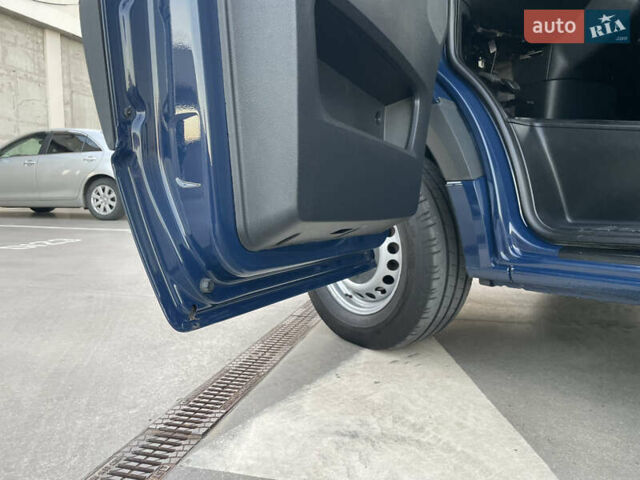 Синий Мерседес Sprinter, объемом двигателя 2.2 л и пробегом 318 тыс. км за 25500 $, фото 90 на Automoto.ua
