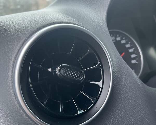 Синий Мерседес Sprinter, объемом двигателя 0 л и пробегом 270 тыс. км за 29900 $, фото 80 на Automoto.ua