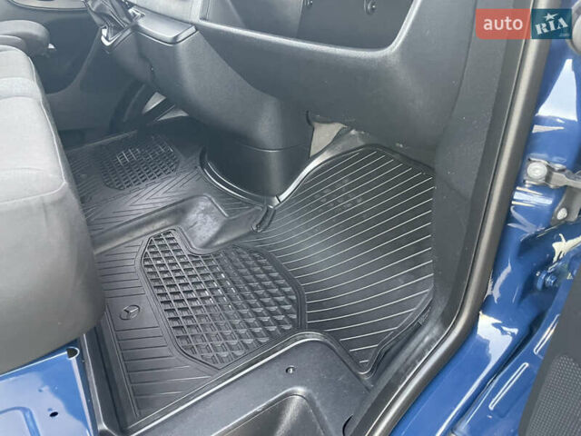 Синий Мерседес Sprinter, объемом двигателя 2.2 л и пробегом 318 тыс. км за 25500 $, фото 53 на Automoto.ua