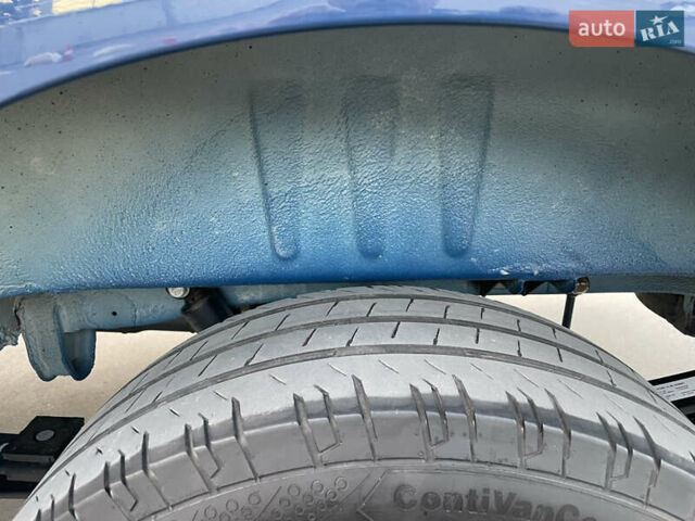 Синий Мерседес Sprinter, объемом двигателя 2.2 л и пробегом 318 тыс. км за 25500 $, фото 7 на Automoto.ua