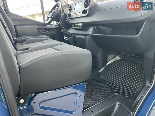 Синий Мерседес Sprinter, объемом двигателя 2.2 л и пробегом 318 тыс. км за 25500 $, фото 49 на Automoto.ua