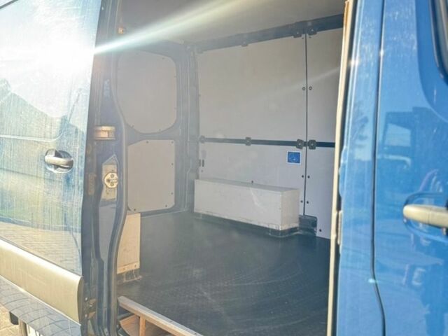 Синий Мерседес Sprinter, объемом двигателя 2.14 л и пробегом 37 тыс. км за 35000 $, фото 7 на Automoto.ua