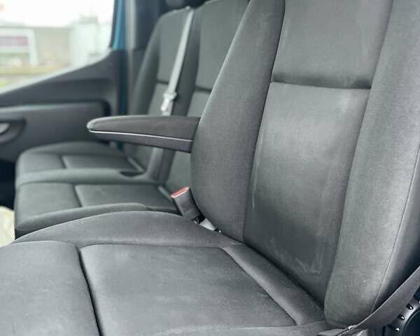 Синий Мерседес Sprinter, объемом двигателя 0 л и пробегом 270 тыс. км за 28999 $, фото 40 на Automoto.ua