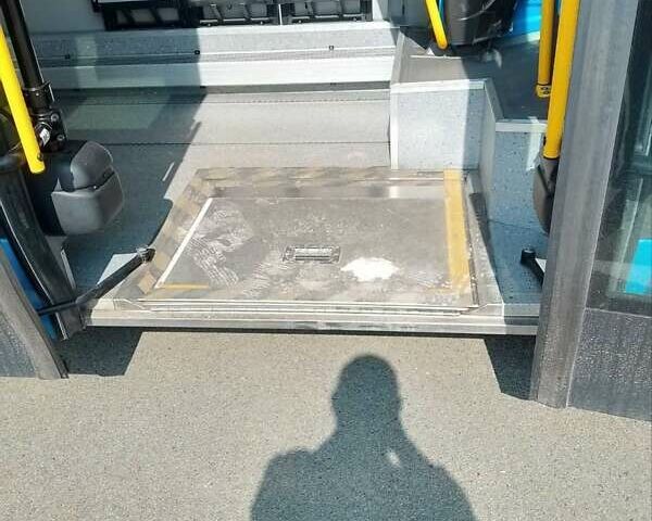 Синий Мерседес Sprinter, объемом двигателя 21.43 л и пробегом 289 тыс. км за 29900 $, фото 5 на Automoto.ua