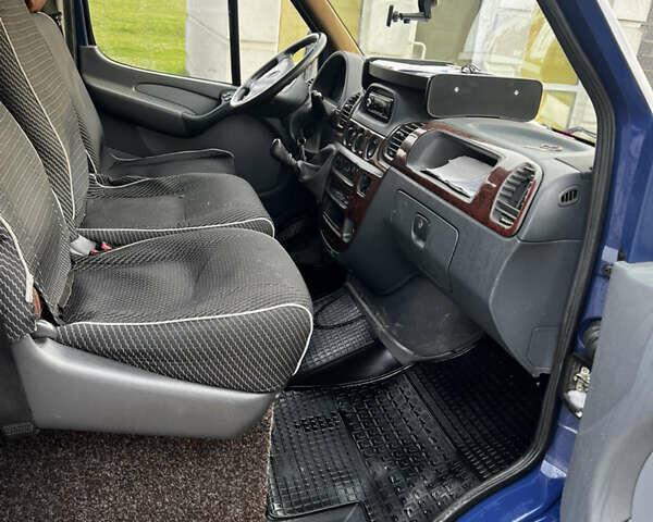 Синий Мерседес Sprinter, объемом двигателя 2.1 л и пробегом 470 тыс. км за 7999 $, фото 7 на Automoto.ua