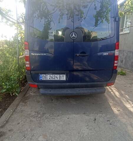 Синий Мерседес Sprinter, объемом двигателя 2.14 л и пробегом 263 тыс. км за 13000 $, фото 4 на Automoto.ua