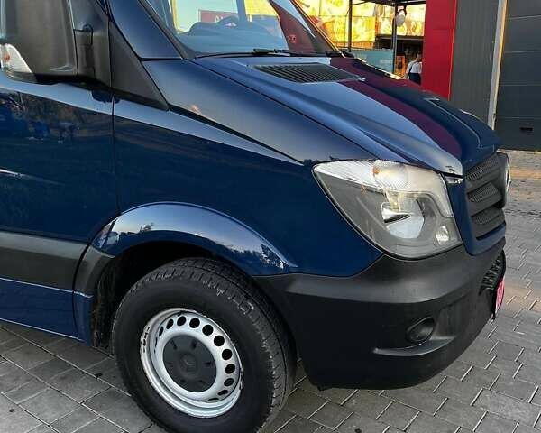 Синий Мерседес Sprinter, объемом двигателя 2.2 л и пробегом 308 тыс. км за 20500 $, фото 3 на Automoto.ua