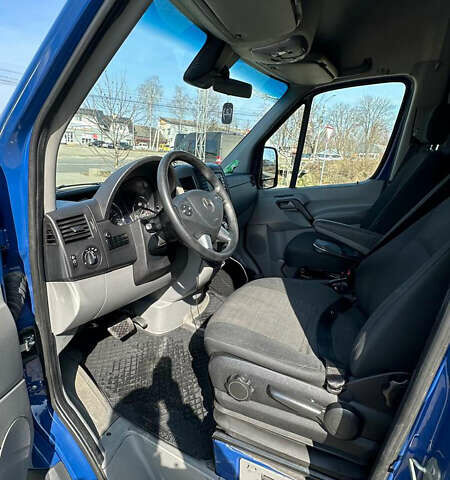 Синий Мерседес Sprinter, объемом двигателя 2.14 л и пробегом 384 тыс. км за 24000 $, фото 3 на Automoto.ua