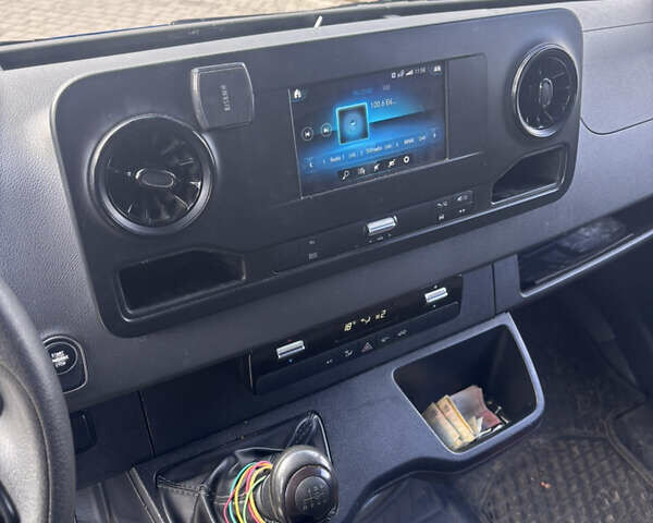 Синий Мерседес Sprinter, объемом двигателя 2.14 л и пробегом 442 тыс. км за 25500 $, фото 2 на Automoto.ua