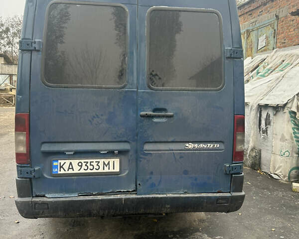 Синий Мерседес Sprinter, объемом двигателя 2.15 л и пробегом 220 тыс. км за 6900 $, фото 4 на Automoto.ua