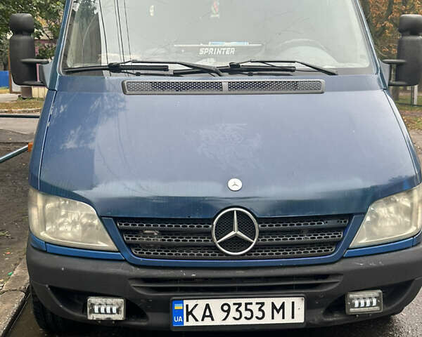 Синий Мерседес Sprinter, объемом двигателя 2.15 л и пробегом 220 тыс. км за 6900 $, фото 1 на Automoto.ua