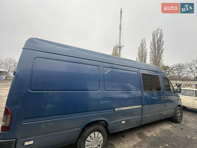 Синий Мерседес Sprinter, объемом двигателя 2.15 л и пробегом 220 тыс. км за 6900 $, фото 3 на Automoto.ua