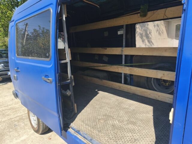 Синий Мерседес Sprinter, объемом двигателя 3 л и пробегом 650 тыс. км за 3200 $, фото 3 на Automoto.ua
