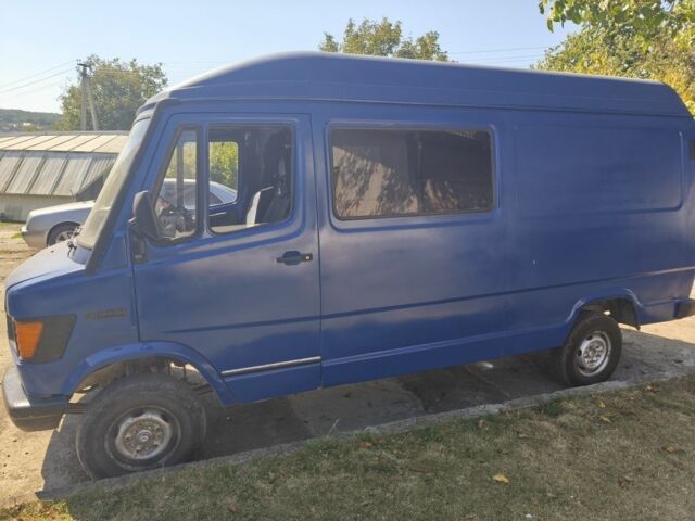 Синий Мерседес Sprinter, объемом двигателя 3 л и пробегом 650 тыс. км за 3200 $, фото 2 на Automoto.ua