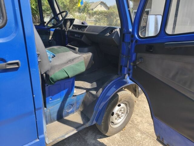 Синий Мерседес Sprinter, объемом двигателя 3 л и пробегом 650 тыс. км за 3200 $, фото 4 на Automoto.ua