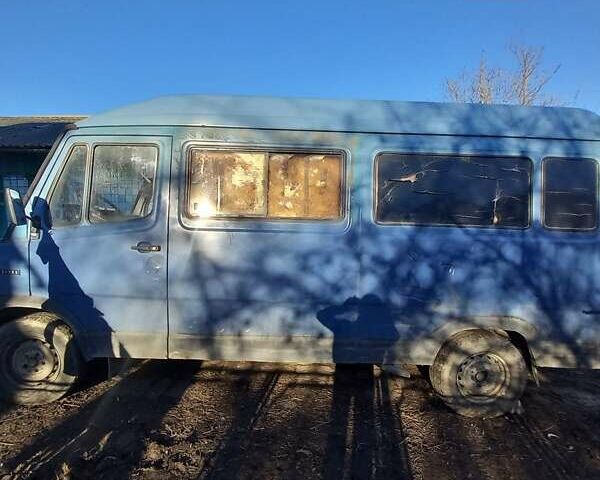 Синий Мерседес Sprinter, объемом двигателя 3.2 л и пробегом 50 тыс. км за 2058 $, фото 4 на Automoto.ua