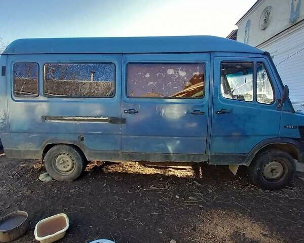 Синий Мерседес Sprinter, объемом двигателя 3.2 л и пробегом 50 тыс. км за 2058 $, фото 5 на Automoto.ua
