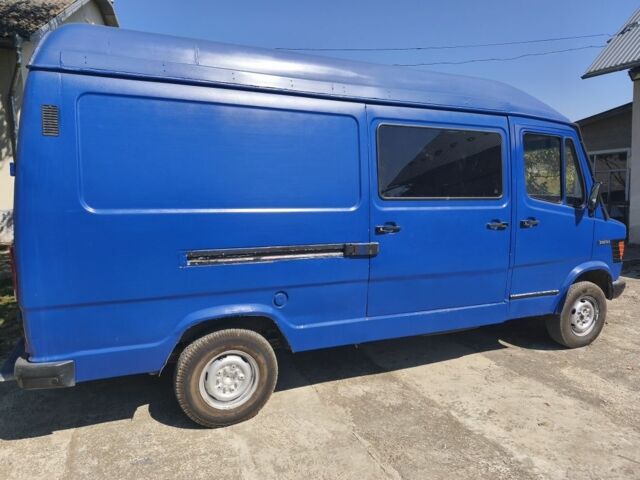 Синий Мерседес Sprinter, объемом двигателя 3 л и пробегом 650 тыс. км за 3200 $, фото 1 на Automoto.ua