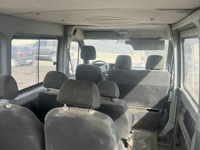 Синий Мерседес Sprinter, объемом двигателя 2.3 л и пробегом 500 тыс. км за 1000 $, фото 8 на Automoto.ua