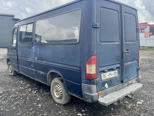 Синий Мерседес Sprinter, объемом двигателя 2.3 л и пробегом 500 тыс. км за 1000 $, фото 4 на Automoto.ua