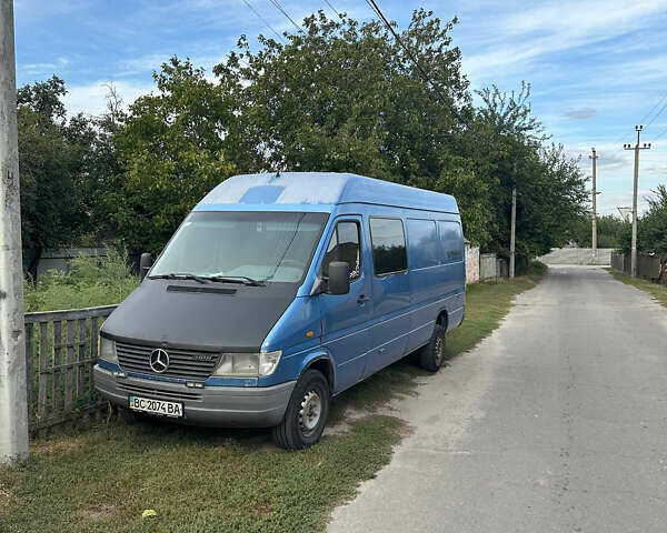 Синий Мерседес Sprinter, объемом двигателя 0 л и пробегом 222 тыс. км за 5800 $, фото 10 на Automoto.ua
