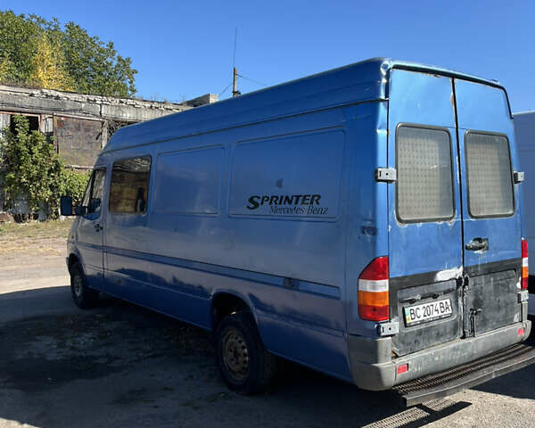 Синий Мерседес Sprinter, объемом двигателя 0 л и пробегом 222 тыс. км за 5800 $, фото 3 на Automoto.ua