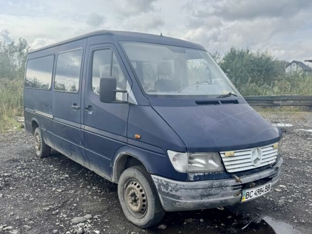 Синий Мерседес Sprinter, объемом двигателя 2.3 л и пробегом 500 тыс. км за 1000 $, фото 2 на Automoto.ua