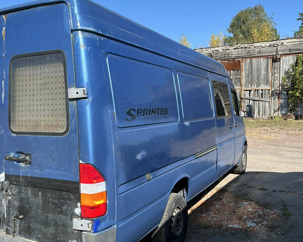 Синий Мерседес Sprinter, объемом двигателя 0 л и пробегом 222 тыс. км за 5800 $, фото 4 на Automoto.ua