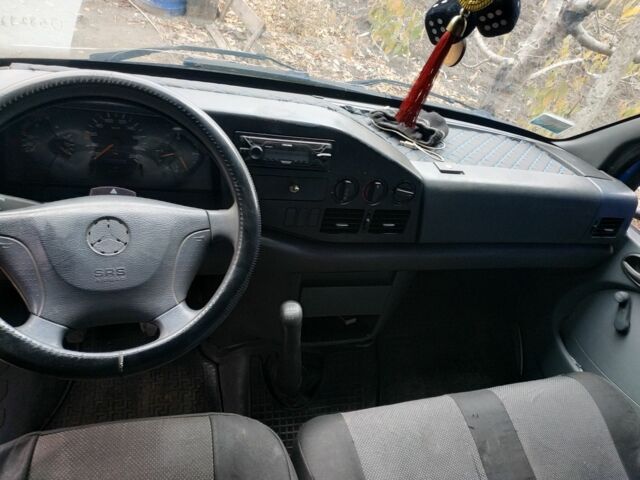 Синій Мерседес Sprinter, об'ємом двигуна 0 л та пробігом 700 тис. км за 6000 $, фото 4 на Automoto.ua