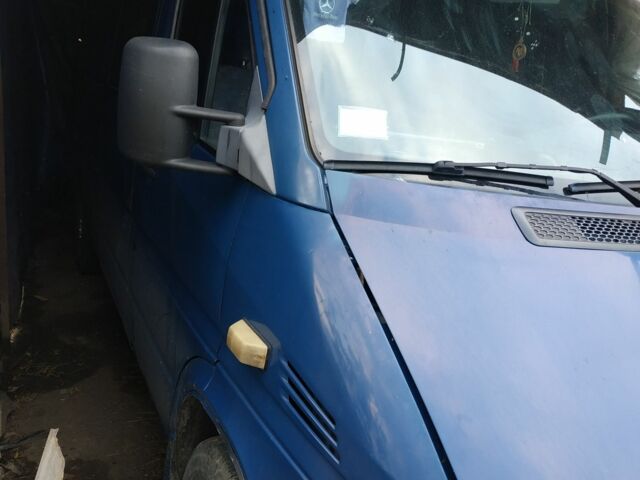 Синій Мерседес Sprinter, об'ємом двигуна 0 л та пробігом 700 тис. км за 6000 $, фото 1 на Automoto.ua