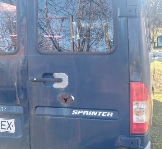 Синий Мерседес Sprinter, объемом двигателя 2.9 л и пробегом 440 тыс. км за 5300 $, фото 3 на Automoto.ua