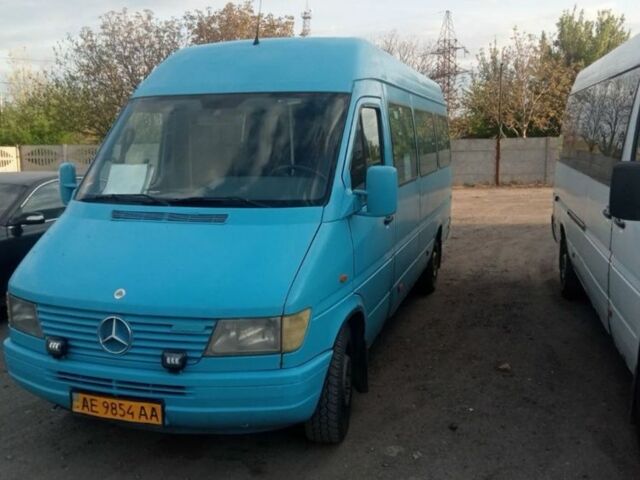 Синий Мерседес Sprinter, объемом двигателя 2.9 л и пробегом 500 тыс. км за 6000 $, фото 1 на Automoto.ua