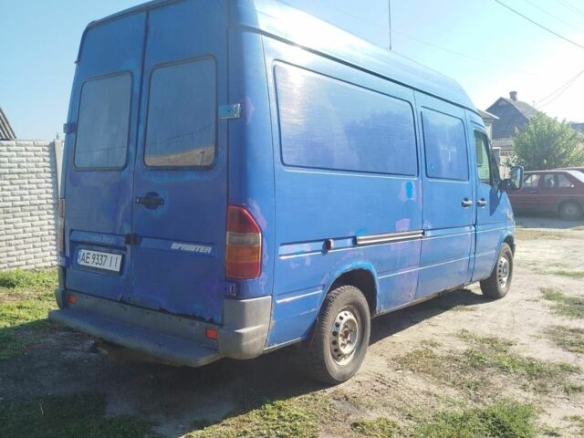 Синий Мерседес Sprinter, объемом двигателя 2.9 л и пробегом 350 тыс. км за 3550 $, фото 2 на Automoto.ua