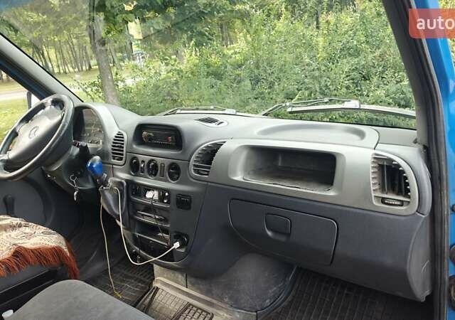 Синий Мерседес Sprinter, объемом двигателя 2.15 л и пробегом 663 тыс. км за 5300 $, фото 5 на Automoto.ua