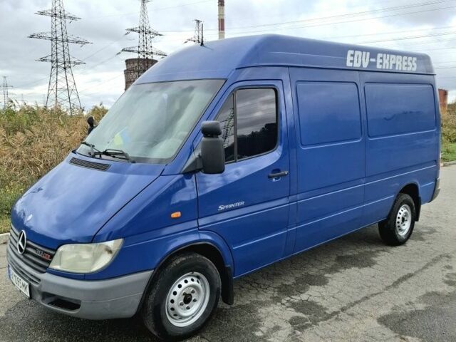 Синий Мерседес Sprinter, объемом двигателя 2.2 л и пробегом 174 тыс. км за 8800 $, фото 3 на Automoto.ua