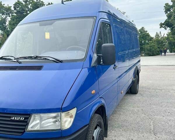 Синий Мерседес Sprinter, объемом двигателя 2.87 л и пробегом 550 тыс. км за 10200 $, фото 4 на Automoto.ua