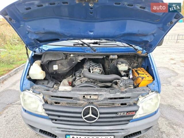 Синій Мерседес Sprinter, об'ємом двигуна 2.15 л та пробігом 174 тис. км за 8800 $, фото 4 на Automoto.ua