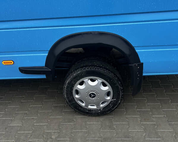 Синий Мерседес Sprinter, объемом двигателя 2.69 л и пробегом 104 тыс. км за 12000 $, фото 3 на Automoto.ua