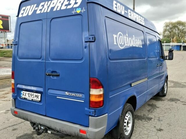 Синий Мерседес Sprinter, объемом двигателя 2.2 л и пробегом 174 тыс. км за 8800 $, фото 1 на Automoto.ua
