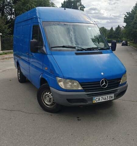 Синий Мерседес Sprinter, объемом двигателя 2.15 л и пробегом 663 тыс. км за 5300 $, фото 2 на Automoto.ua
