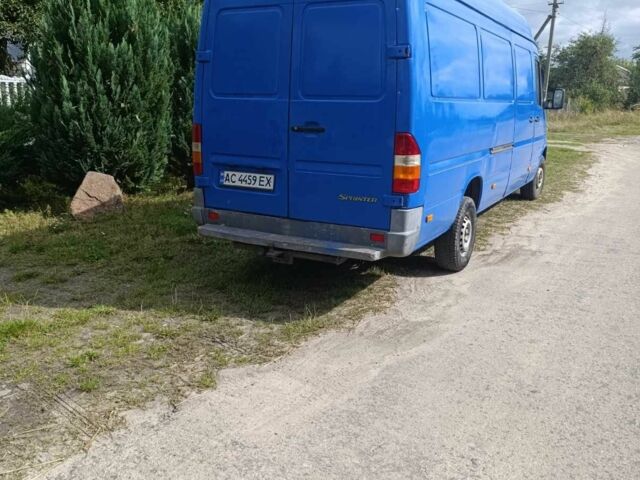 Синий Мерседес Sprinter, объемом двигателя 2.7 л и пробегом 400 тыс. км за 7432 $, фото 3 на Automoto.ua