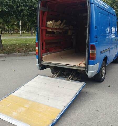 Синий Мерседес Sprinter, объемом двигателя 2.15 л и пробегом 663 тыс. км за 5300 $, фото 7 на Automoto.ua