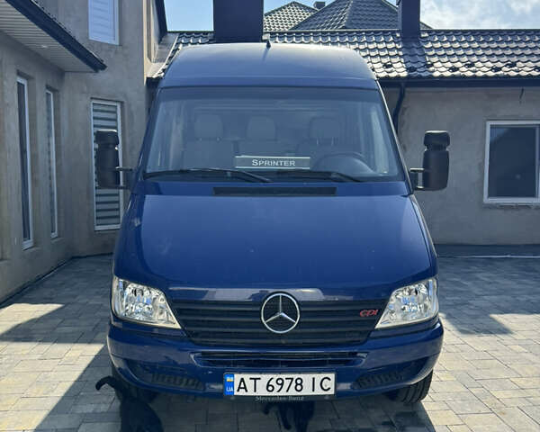 Синий Мерседес Sprinter, объемом двигателя 2.7 л и пробегом 140 тыс. км за 14124 $, фото 1 на Automoto.ua