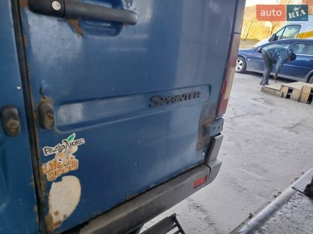 Синий Мерседес Sprinter, объемом двигателя 2.15 л и пробегом 480 тыс. км за 6200 $, фото 12 на Automoto.ua