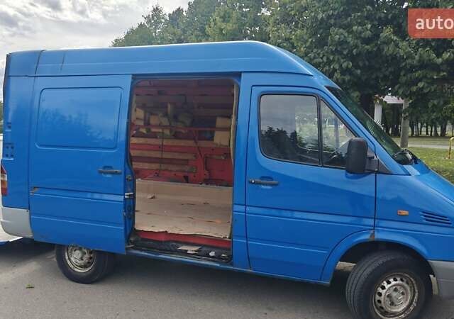Синий Мерседес Sprinter, объемом двигателя 2.15 л и пробегом 663 тыс. км за 5300 $, фото 1 на Automoto.ua