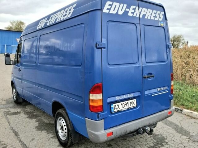 Синий Мерседес Sprinter, объемом двигателя 2.2 л и пробегом 174 тыс. км за 8800 $, фото 2 на Automoto.ua